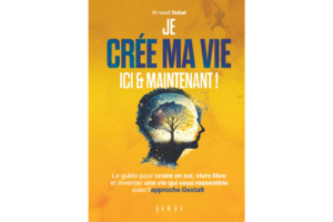 Couverture jaune vif, silhouette de tête humaine remplie d'un arbre et ciel étoilé, titre JE CRÉE MA VIE ICI & MAINTENANT !.